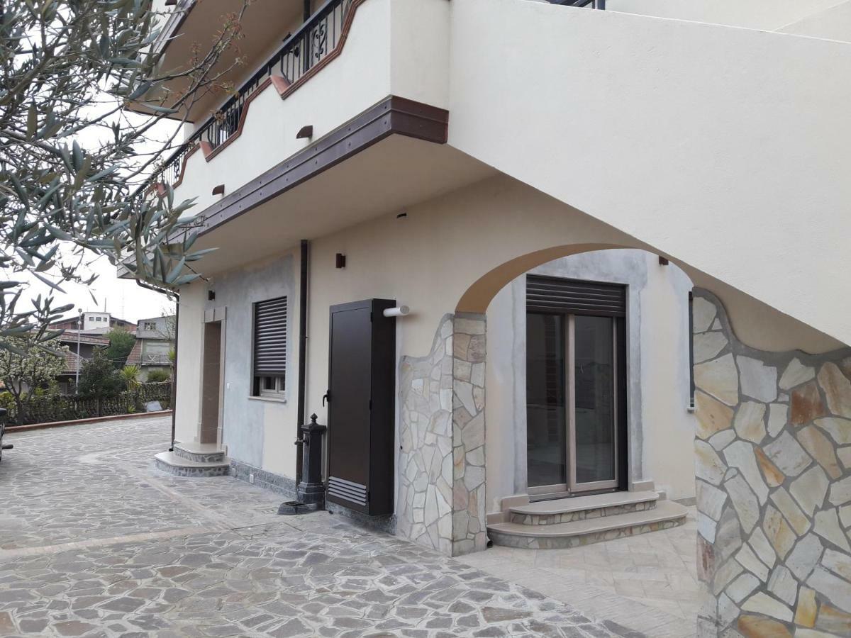 B&B "Croce Nivera" Вибо Валентия Екстериор снимка